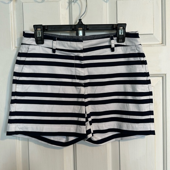 Nautica Women’s Navy and White Striped Shorts size 4 - Picture 1 of 4